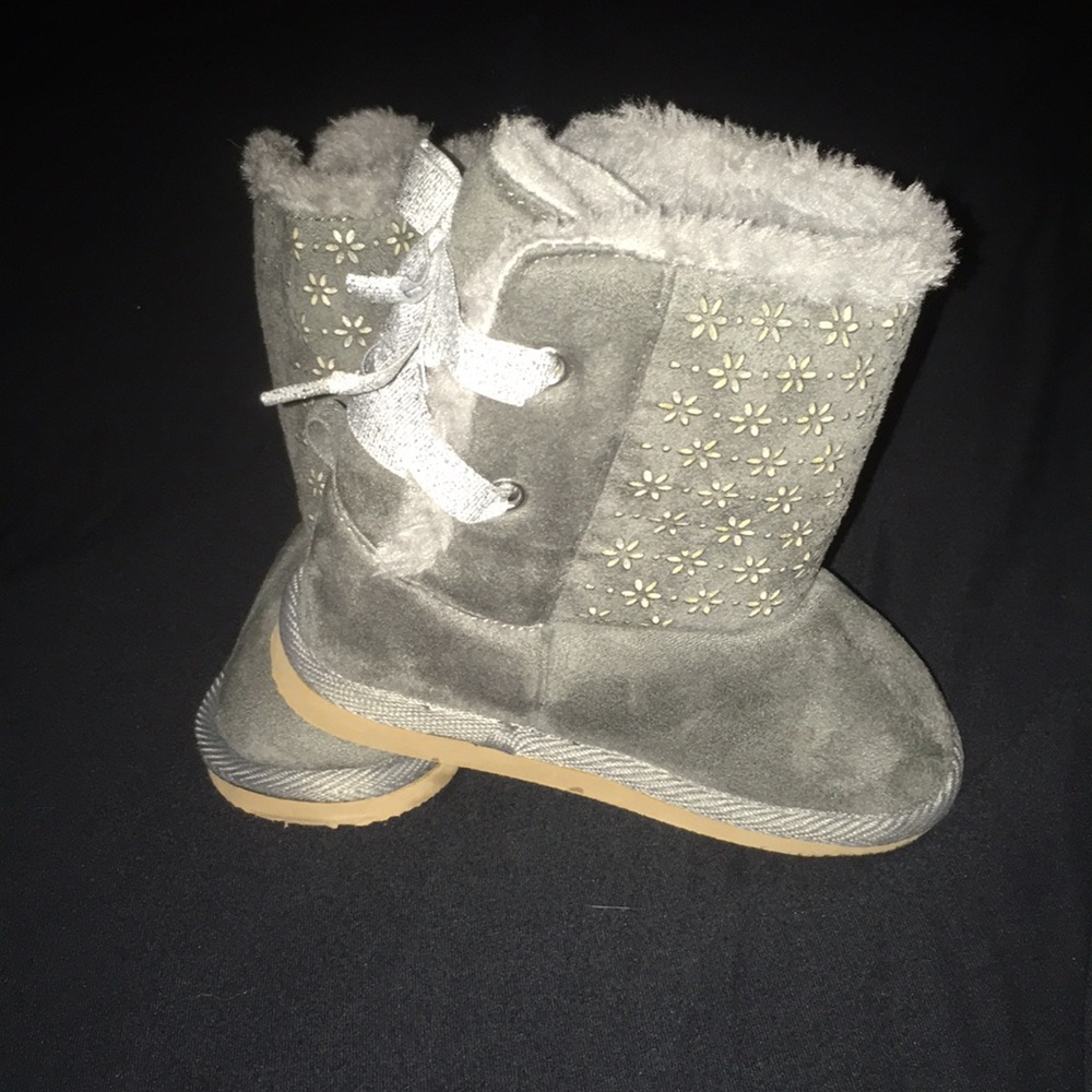 Gray Crazy 8 winter Boots size 8